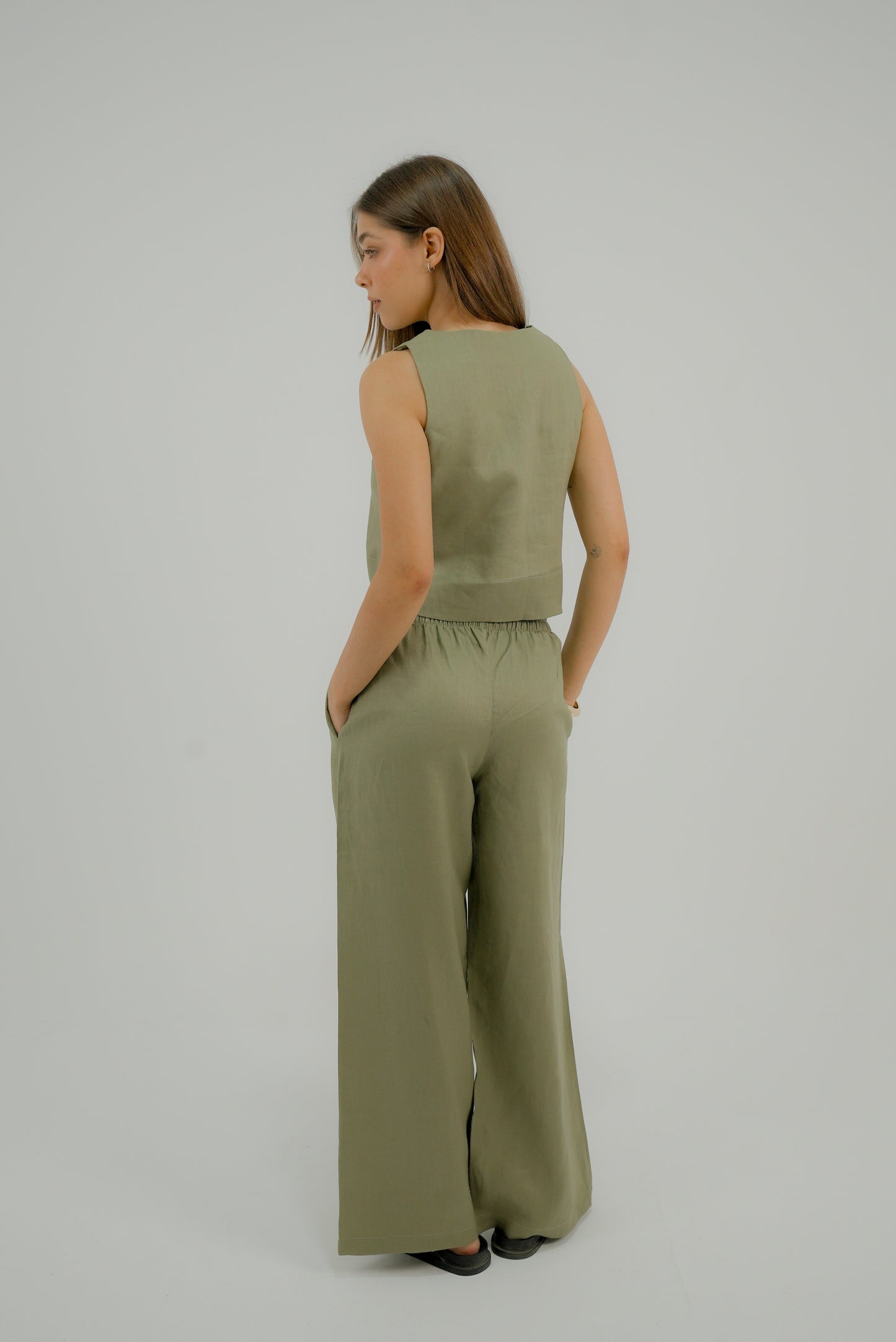 Sleeveless Linen Cropped Top - Olive