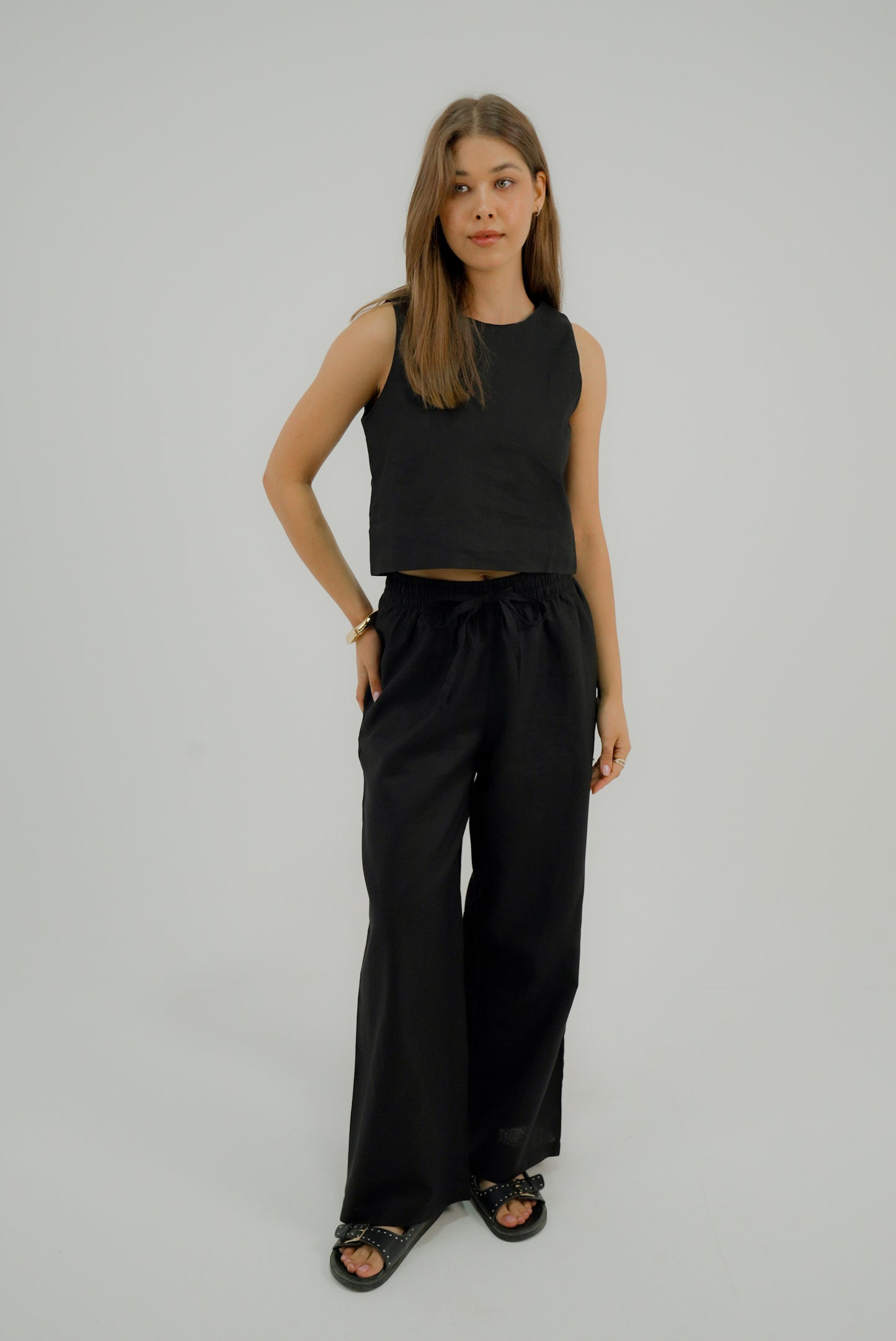 Sleeveless Linen Cropped Top - Black