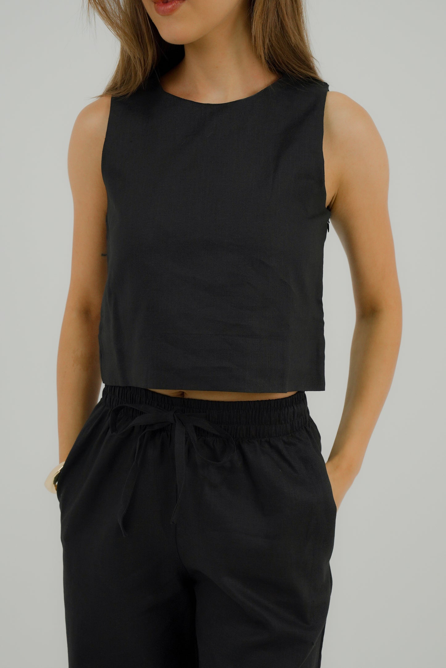Sleeveless Linen Cropped Top - Black